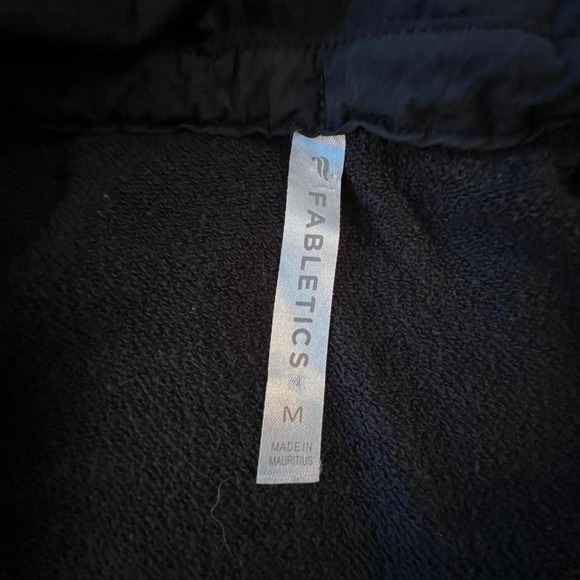Black Fabletics cropped hoodie - super soft and comfy Women's M - Picture 7 of 7
